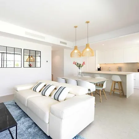 Espectacular Bajo Con Jardin En 1ª Linea De Playa Lejlighed